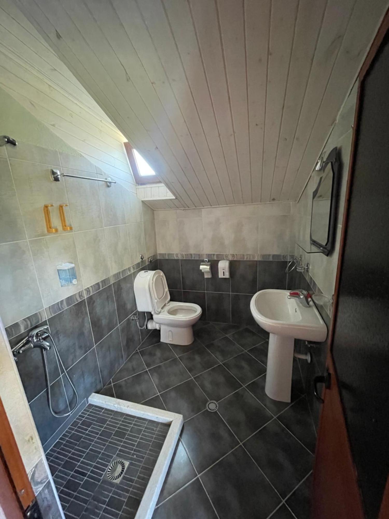 Lura Hotel Fushe-Lure 외부 사진